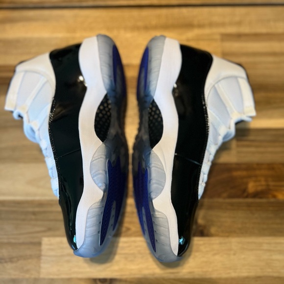 Jordan 11 Retro White/Concord Black Size US 7.5 EU 40.5 NEW IN BOX - Picture 5 of 10